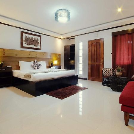 Coron Bancuang Mansion Bed & Breakfast Exterior photo