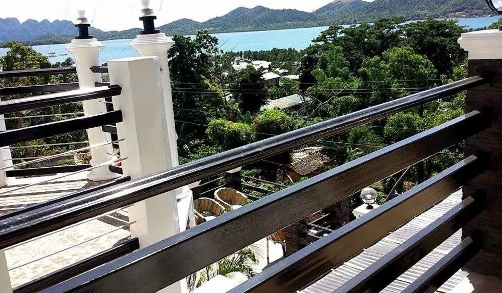 Coron Bancuang Mansion Bed & Breakfast Exterior photo