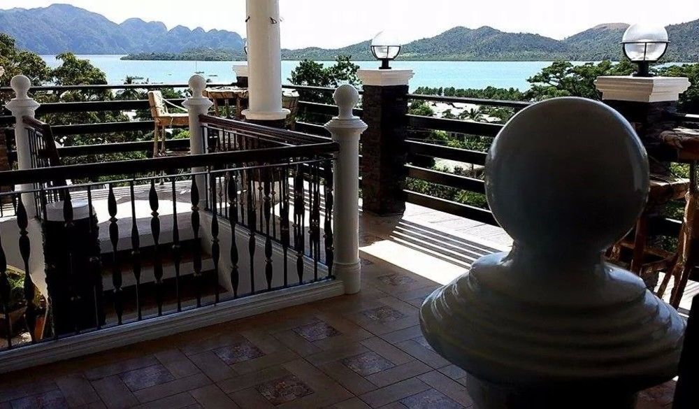 Coron Bancuang Mansion Bed & Breakfast Exterior photo