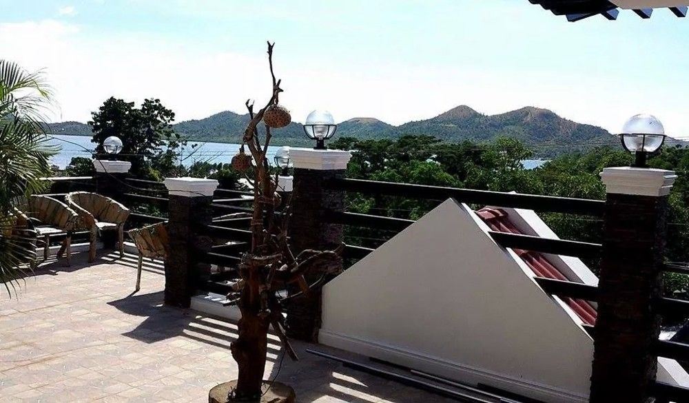 Coron Bancuang Mansion Bed & Breakfast Exterior photo
