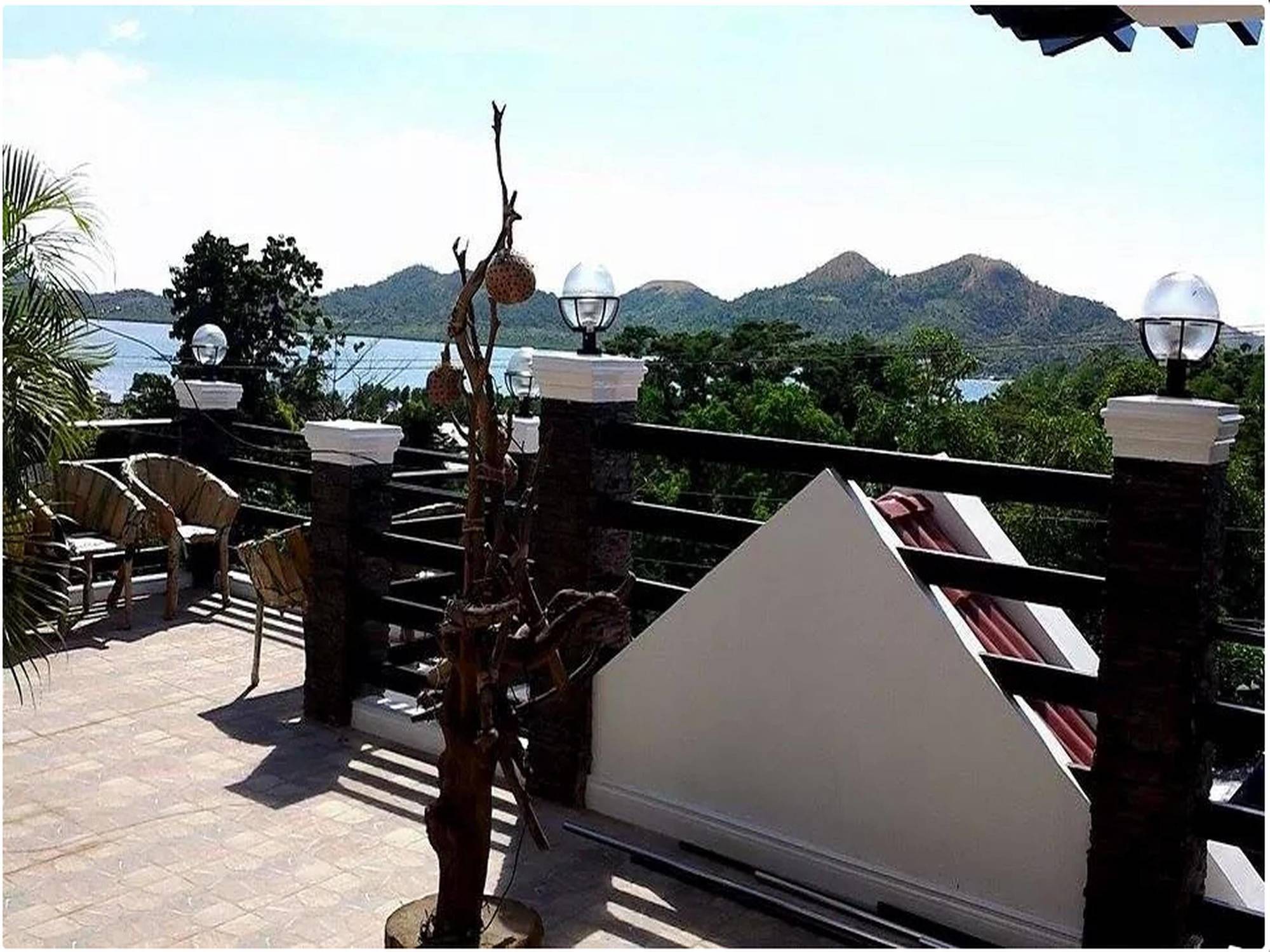 Coron Bancuang Mansion Bed & Breakfast Exterior photo