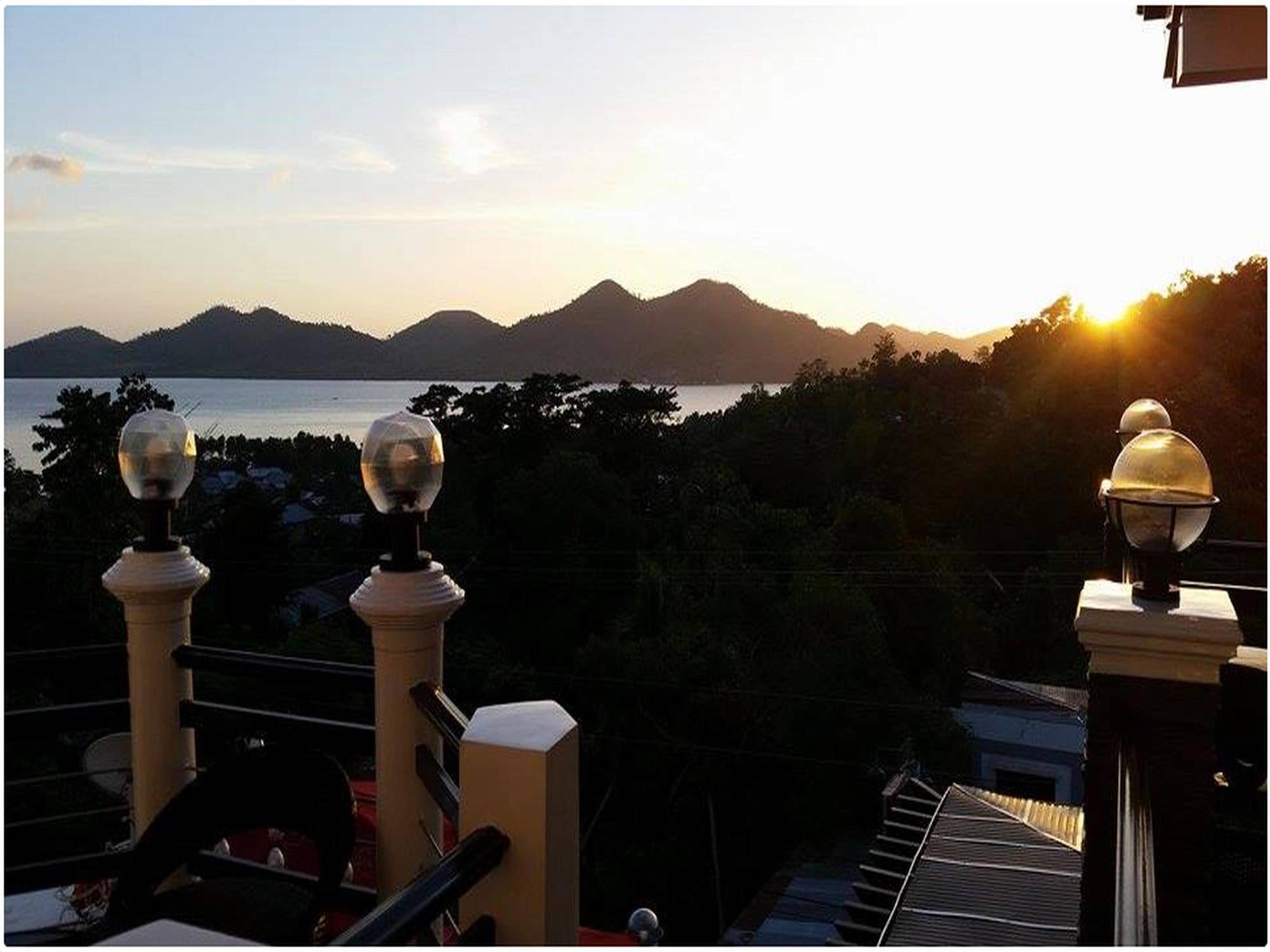 Coron Bancuang Mansion Bed & Breakfast Exterior photo